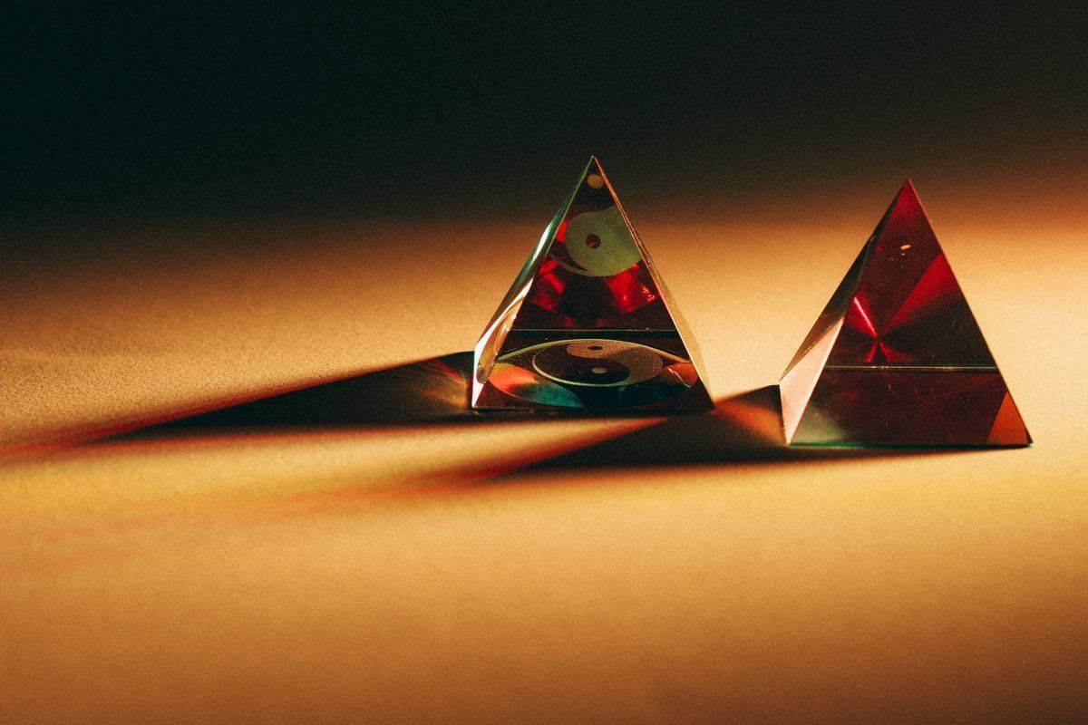 two pyramid Dices